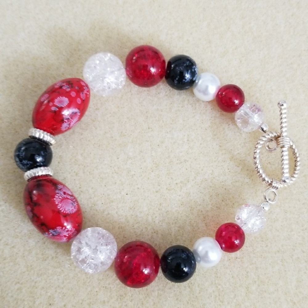 Red, black and white glass beaded bracelet